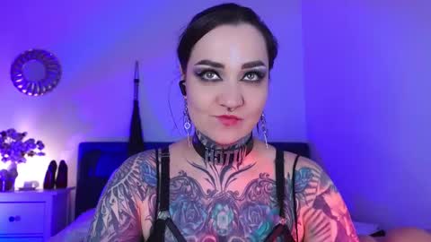 Ms. Sindel online show from 02-11-25, 04:46