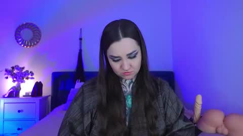 Ms. Sindel online show from 02-17-25, 02:15