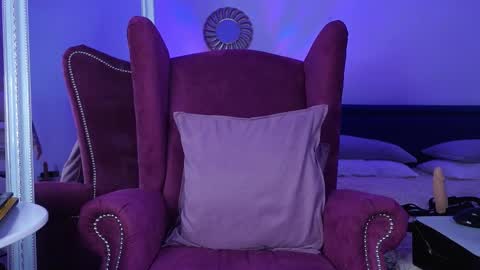 Ms. Sindel online show from 03-09-25, 02:21