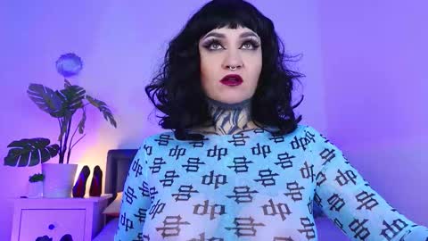 Ms. Sindel online show from 09-18-25, 01:13