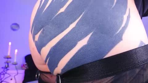 Ms. Sindel online show from 10-27-25, 01:59