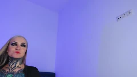 Ms. Sindel online show from 11-05-25, 01:44