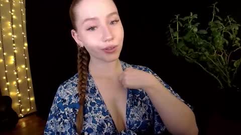 Sindi online show from 10-17-25, 01:46