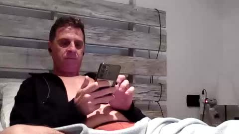Snapshot of sineguan09 chatting on 10-15-25, 07:52 sineguan09 online show from 10-15-25, 07:52