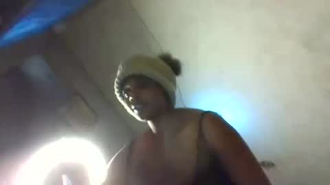 Snapshot of sining_angels chatting on 10-31-25, 08:15 Mariona online show from 10-31-25, 08:15