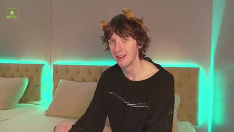 Snapshot of sinkisser chatting on 11-02-25, 10:28 WARREN online show from 11-02-25, 10:28