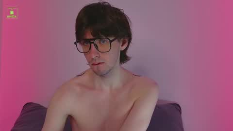 Snapshot of sinkisser chatting on 11-05-25, 04:34 WARREN online show from 11-05-25, 04:34