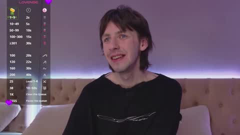 Snapshot of sinkisser chatting on 11-18-25, 04:28 WARREN online show from 11-18-25, 04:28