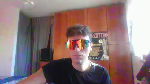 Snapshot of sinvi1915 chatting on 10-13-25, 03:56 sinvi1915 online show from 10-13-25, 03:56