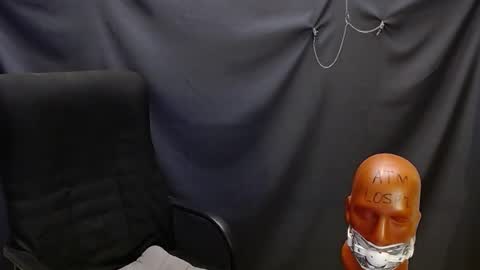 Snapshot of sir_damien chatting on 03-05-25, 08:32 Sir Damien online show from 03-05-25, 08:32