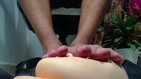 only foot                         worshipers here online show from 12-16-24, 10:56