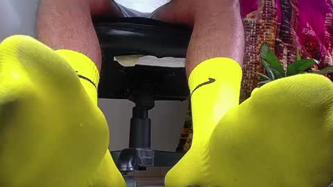 only foot                         worshipers here online show from 12-21-24, 08:32