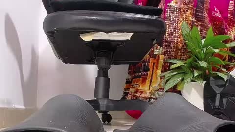 only foot                         worshipers here online show from 12-25-24, 10:48