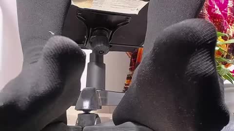 only foot                         worshipers here online show from 01-06-25, 03:20