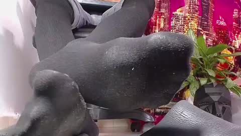 only foot                         worshipers here online show from 01-06-25, 07:13