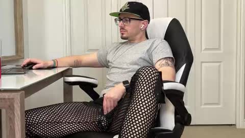 Snapshot of sirdaddymcqween chatting on 01-08-26, 05:48 Sir Daddy McQween online show from 01-08-26, 05:48