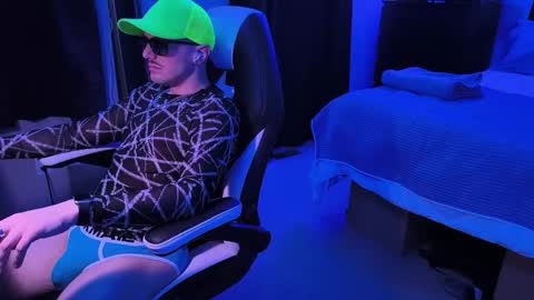 Snapshot of sirdaddymcqween chatting on 02-09-26, 08:29 Sir Daddy McQween online show from 02-09-26, 08:29