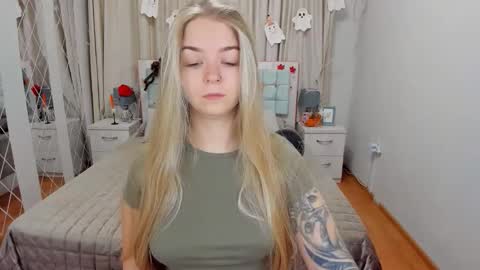 SirenaBloom online show from 10-31-25, 05:30