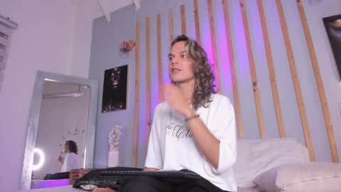 Snapshot of sirphigrant chatting on 10-17-25, 11:35 Sirphi Grant online show from 10-17-25, 11:35