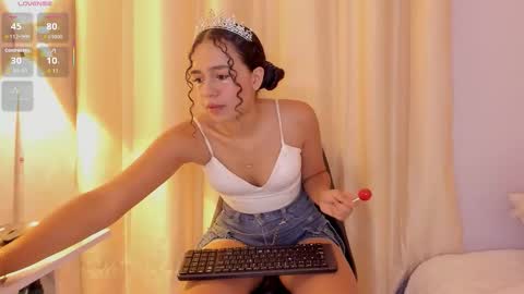 Snapshot of sisi_rosex chatting on 01-06-26, 07:06 Shopia online show from 01-06-26, 07:06