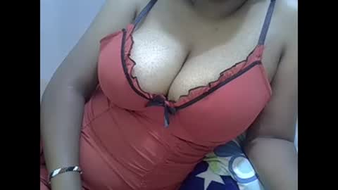 Snapshot of sisibrown97 chatting on 01-19-25, 09:33 brown online show from 01-19-25, 09:33