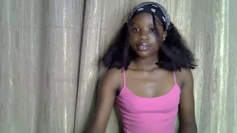 Snapshot of sismile chatting on 11-01-25, 08:00 shannie online show from 11-01-25, 08:00