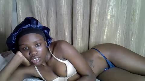 Snapshot of sismile chatting on 11-03-25, 07:26 shannie online show from 11-03-25, 07:26