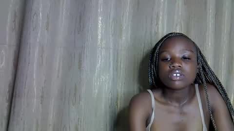 Snapshot of sismile chatting on 11-16-25, 06:35 shannie online show from 11-16-25, 06:35