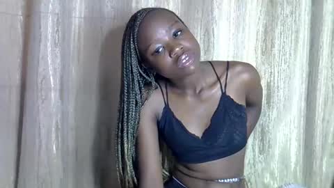 Snapshot of sismile chatting on 11-17-25, 02:01 shannie online show from 11-17-25, 02:01