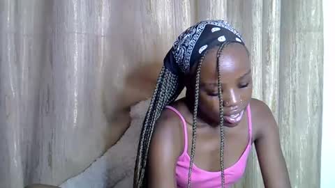 Snapshot of sismile chatting on 11-21-25, 01:43 shannie online show from 11-21-25, 01:43