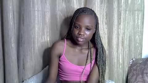 Snapshot of sismile chatting on 11-22-25, 01:48 shannie online show from 11-22-25, 01:48