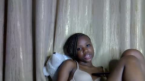 Snapshot of sismile chatting on 11-27-25, 01:40 shannie online show from 11-27-25, 01:40