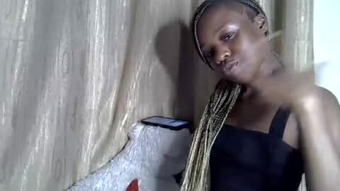 Snapshot of sismile chatting on 11-28-25, 12:13 shannie online show from 11-28-25, 12:13