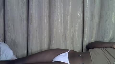 Snapshot of sismile chatting on 12-04-25, 03:49 shannie online show from 12-04-25, 03:49