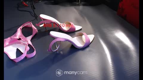 Snapshot of sissyslut6111 chatting on 09-11-25, 09:42 Sissyslut6111 online show from 09-11-25, 09:42