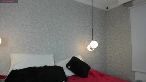 Snapshot of skailyn_angels chatting on 10-31-25, 07:04 SKAILYN ANGELS online show from 10-31-25, 07:04