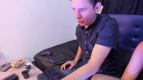 Skarleth and Aaron online show from 03-11-25, 04:07