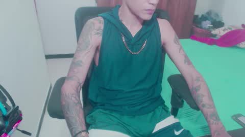 Snapshot of skateboy444 chatting on 10-11-25, 08:24 king online show from 10-11-25, 08:24