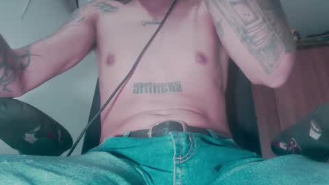 Snapshot of skateboy444 chatting on 10-12-25, 09:41 king online show from 10-12-25, 09:41