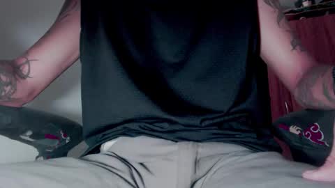 Snapshot of skateboy444 chatting on 10-23-25, 04:06 king online show from 10-23-25, 04:06