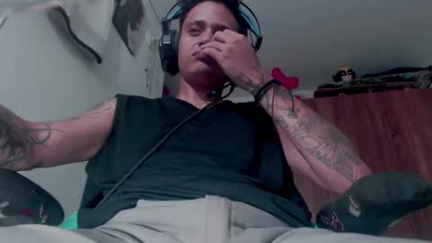 Snapshot of skateboy444 chatting on 10-24-25, 05:37 king online show from 10-24-25, 05:37