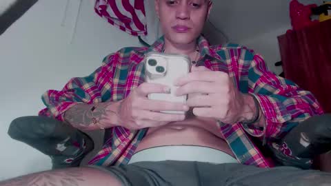 Snapshot of skateboy444 chatting on 11-01-25, 08:05 king online show from 11-01-25, 08:05