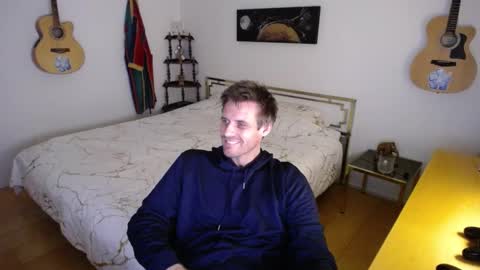 Snapshot of skatejocke chatting on 10-25-25, 02:35 skatejocke online show from 10-25-25, 02:35