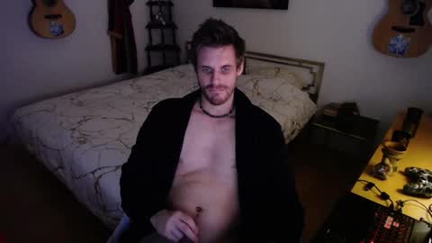 Snapshot of skatejocke chatting on 11-04-25, 11:48 skatejocke online show from 11-04-25, 11:48