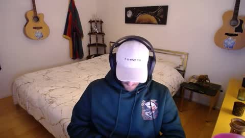 Snapshot of skatejocke chatting on 11-12-25, 01:50 skatejocke online show from 11-12-25, 01:50