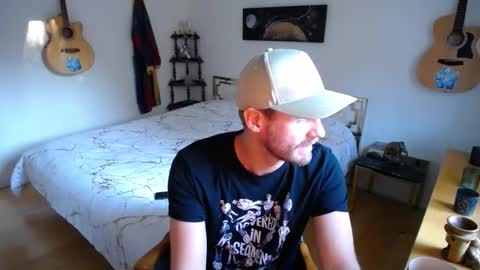 Snapshot of skatejocke chatting on 11-17-25, 11:16 skatejocke online show from 11-17-25, 11:16