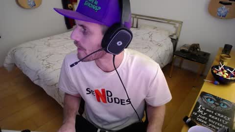 Snapshot of skatejocke chatting on 11-19-25, 09:09 skatejocke online show from 11-19-25, 09:09