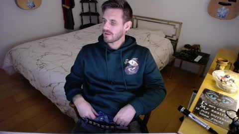 Snapshot of skatejocke chatting on 11-25-25, 04:18 skatejocke online show from 11-25-25, 04:18