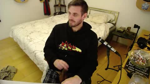 Snapshot of skatejocke chatting on 12-05-25, 01:14 skatejocke online show from 12-05-25, 01:14