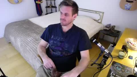 Snapshot of skatejocke chatting on 12-13-25, 11:21 skatejocke online show from 12-13-25, 11:21